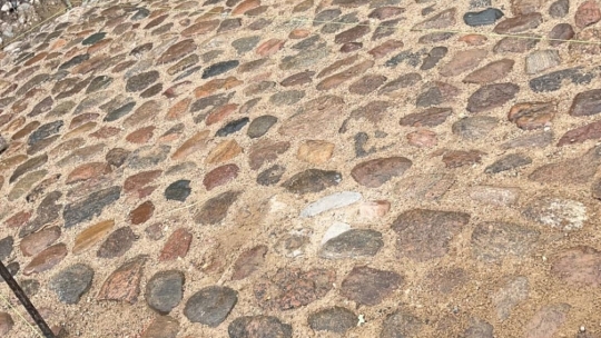 Belægning med brosten