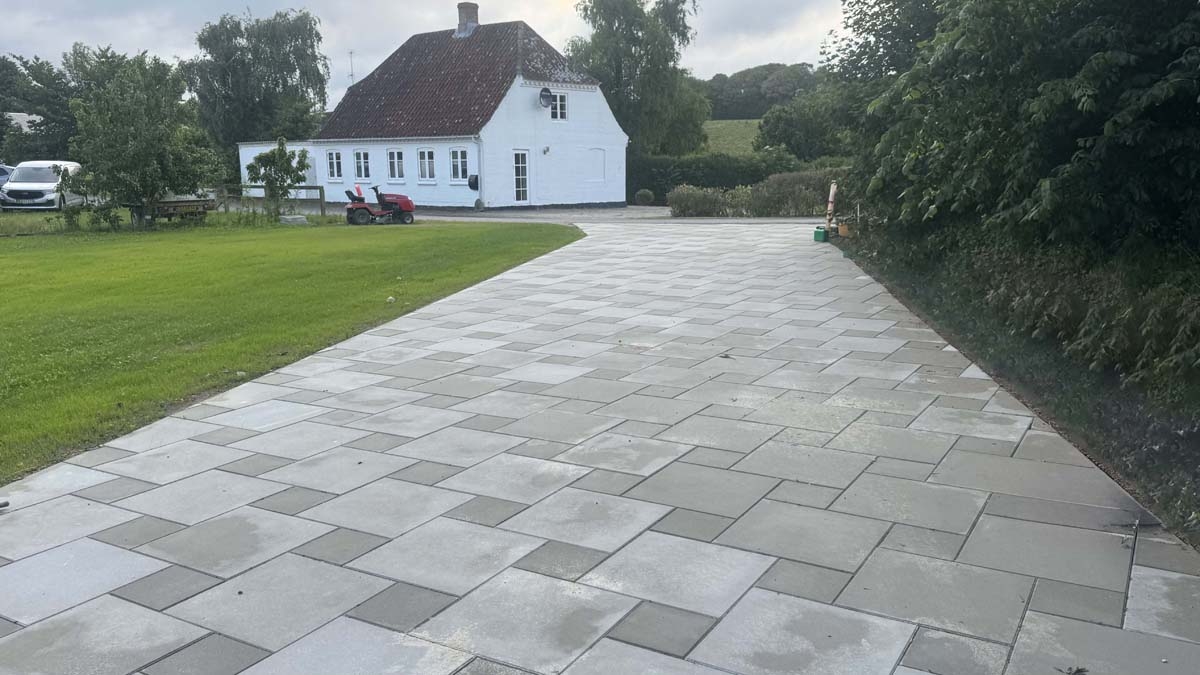 Anlægsgartner med belægning